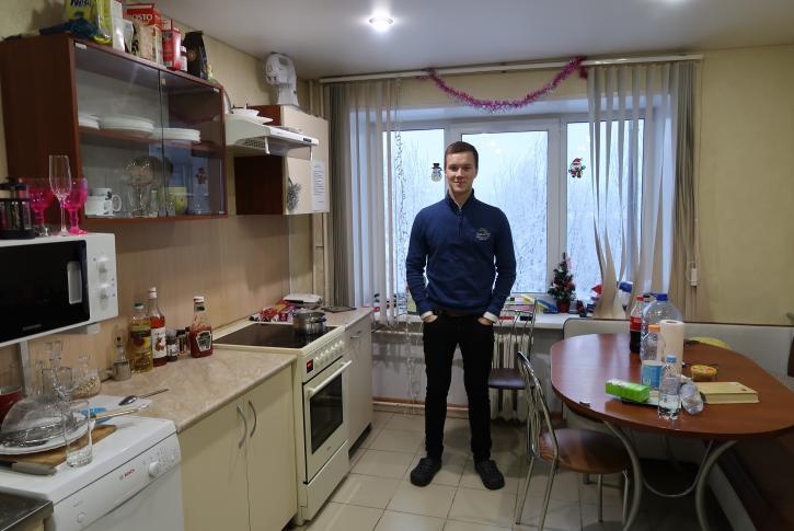 Bakkehaug bor på et russisk elevhjem