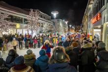 Bildet viser folkemengde under Barents Spektakel.