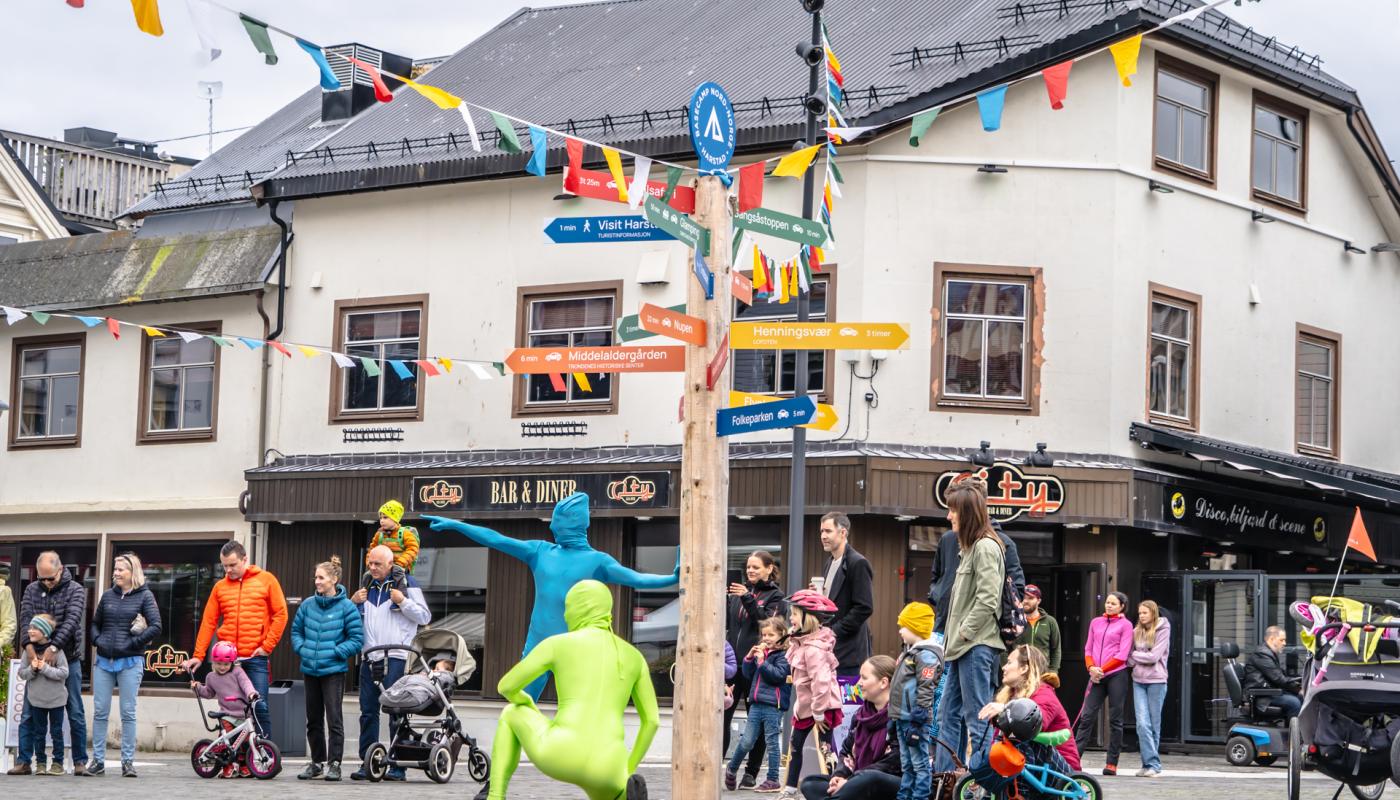 Flekker på Torget i Harstad under Festspillene i Nord-Norge